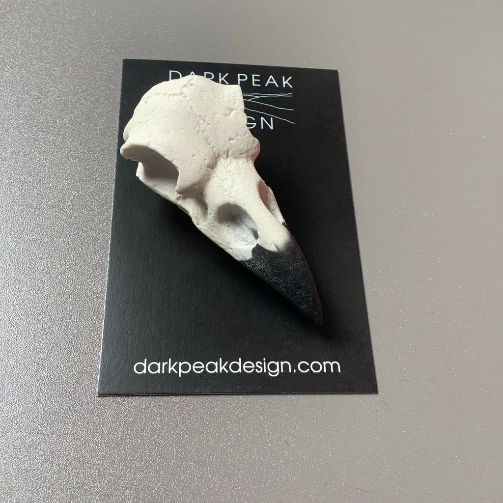 Jesmonite Crow Skull Magnet, Gothic Decor, Handcrafted Skull Magnet, Unique Fridge Magnet, Artistic Home Accessories, Nature-Inspired Magnet Decor